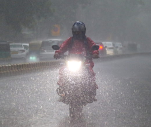 एनसीआर में झमाझम बारिश का सिलसिला जारी, मौसम विभाग ने जारी किया येलो अलर्ट