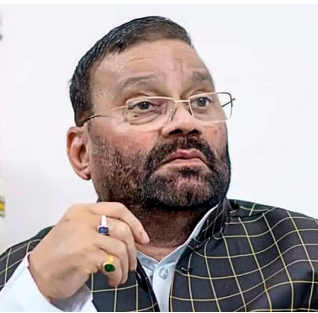 बलिया में सियासी भूचाल: स्वामी प्रसाद मौर्य ने धर्मगुरु रामभद्राचार्य को घेरा, विवाद बढ़ा