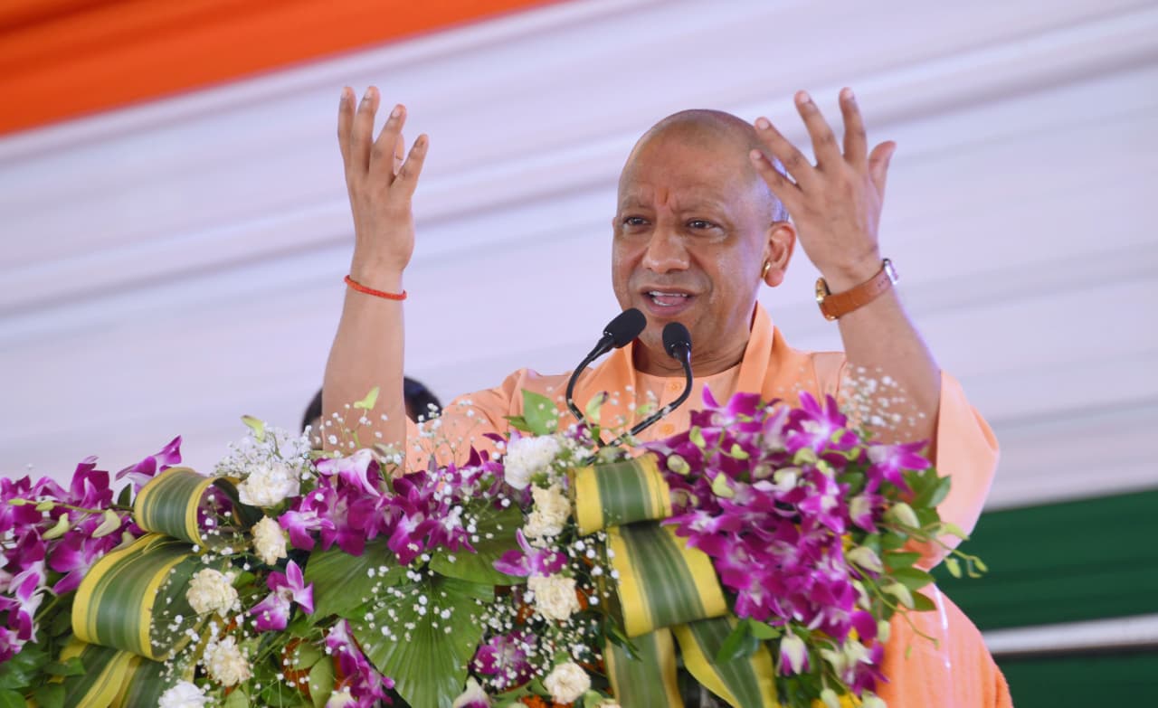 प्रदेश को दंगों की आग में झोंकने वाले नहीं करा सकते विकास,गुंडा टैक्स सपा सरकार का संस्कार था- योगी