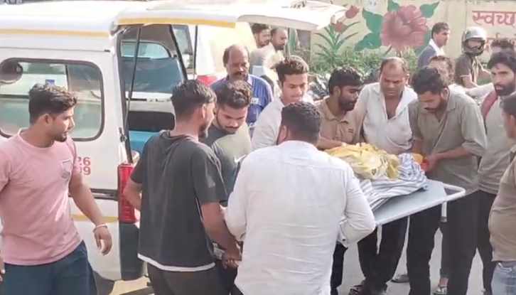 शामली में डॉक्टरों की लापरवाही से गर्भवती महिला की मौत, अस्पताल में हंगामा और तोड़फोड़,परिजनों ने की कार्रवाई की मांग