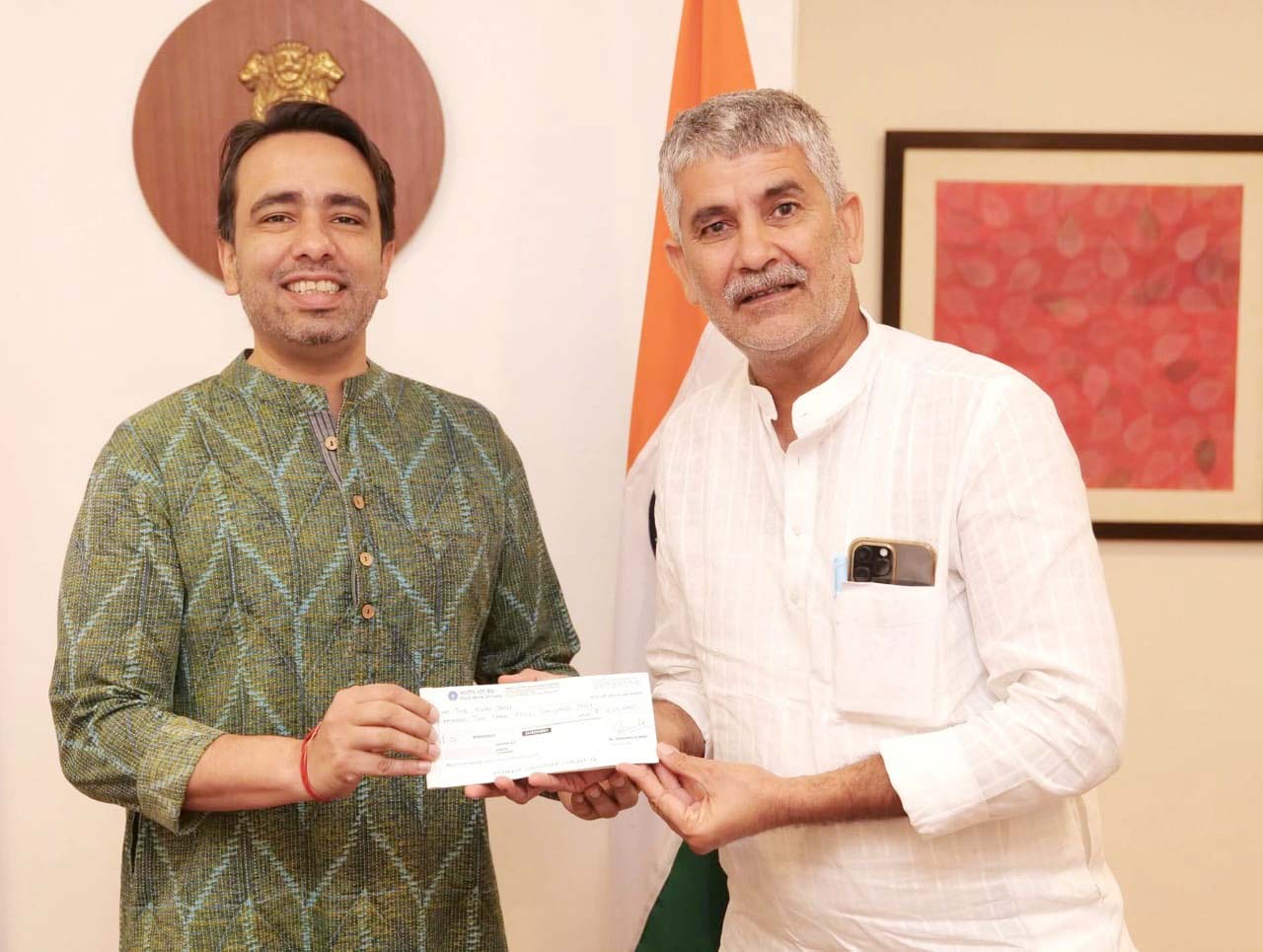 शामलीः सदर विधायक प्रसन्न चौधरी ने बाढ़ पीड़ितों के लिए 2.51 लाख रुपये की मदद दी
