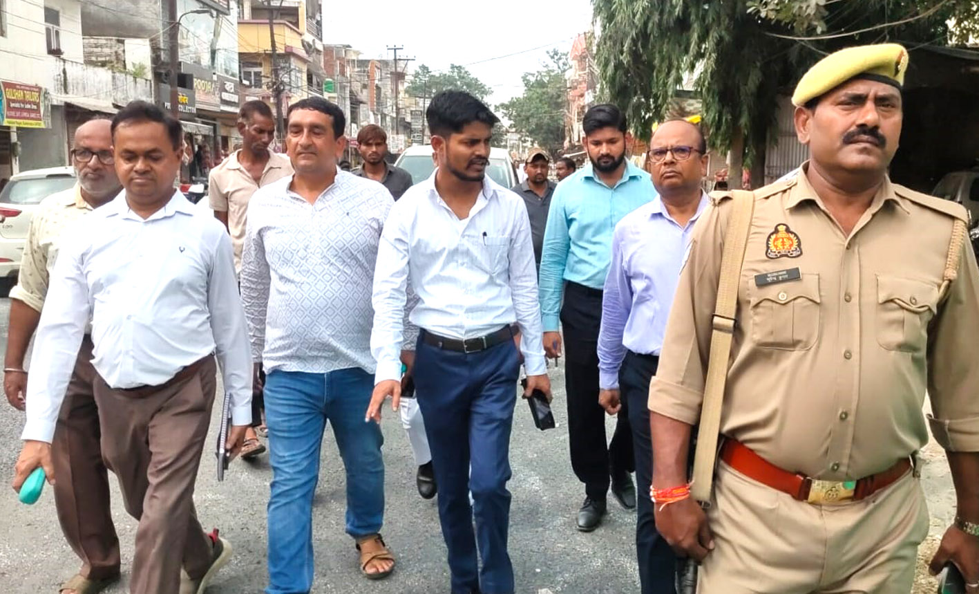 सहारनपुरः नगरायुक्त शिपू गिरि ने सड़क निर्माण में लापरवाही पर जताई नाराजगी, ठेकेदार और कंसलटेंट को नोटिस