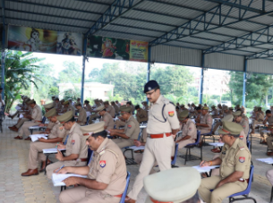 बागपत में पुलिस वालो का भी हो रहा है टेस्ट, विवेचनाओं और साइबर क्राइम पर पूछे गए प्रश्न