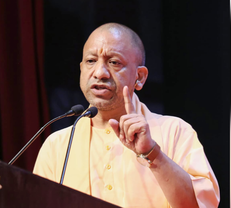 दशहरे पर सीएम योगी का कड़ा संदेश, उपद्रवियों पर सख्त कार्रवाई का ऐलान