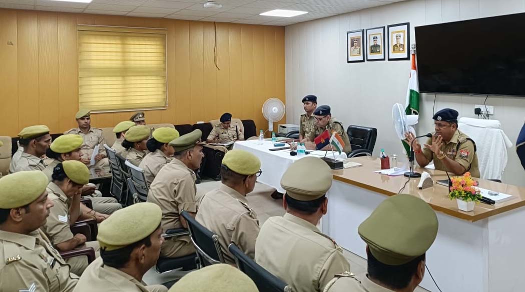 शामली में यूपी-112 की समीक्षा बैठक: महिला सुरक्षा और रेस्पॉन्स टाइम सुधार पर एसपी एनपी सिंह का जोर