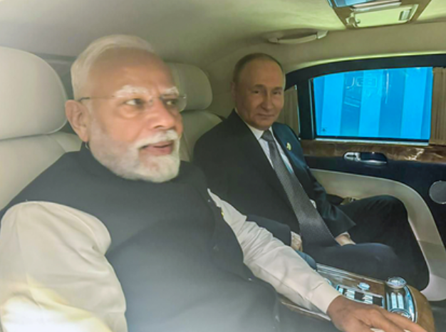 तियानजिन में पीएम मोदी-पुतिन की दोस्ताना मुलाकात, द्विपक्षीय बैठक के लिए एकसाथ कार में पहुंचे