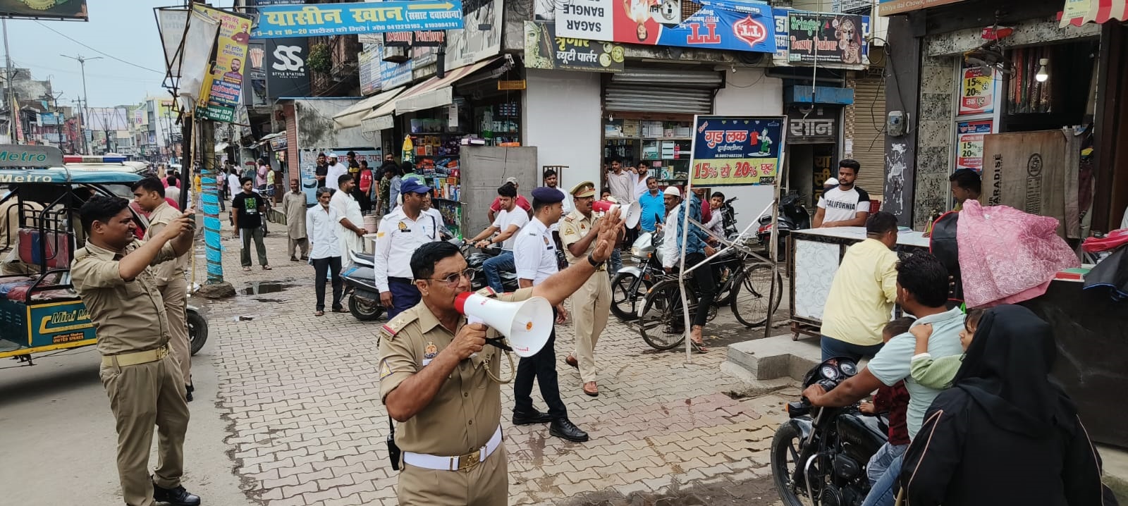 मुजफ्फरनगर अस्पताल चौराहे पर यातायात पुलिस की बड़ी कार्रवाई, अतिक्रमण हटे और चालान कटे