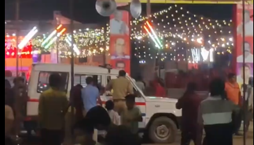 हापुड़ में रामलीला के बीच पुलिस जीप बंद, धक्का लगाते दिखे लोग – वीडियो वायरल