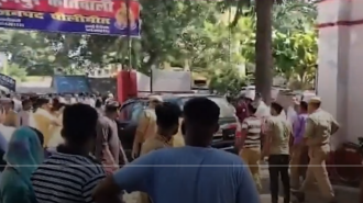 पीलीभीत में समाधान सुनने पहुंचे DM, खुद ही फंस गए मुसीबत में, अब Video Viral