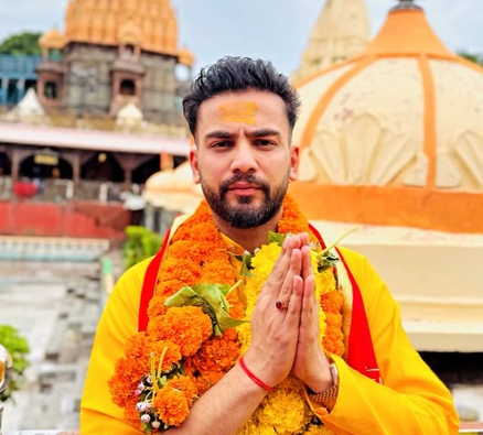 एल्विश यादव ने उज्जैन महाकाल मंदिर के किए दर्शन, भक्ति के रंग में रंगे आए नजर 