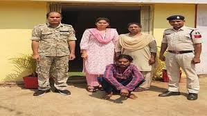 मेरठ में एंटी रोमियो टीम ने नाबालिग से छेड़छाड़ के आरोपी को दबोचा