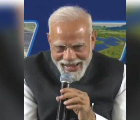 बांसवाड़ा में पीएम मोदी का दौरा: सौर ऊर्जा योजनाएं लॉन्च,'आलू से सोना...', लाभार्थी ने सुनाई ऐसी कहानी कि हंस पड़े मोदी 