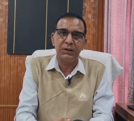 सोलन में बारिश और ओलावृष्टि से सेब‑टमाटर की फसलों को भारी नुकसान, किसानों ने मुआवजे की मांग की