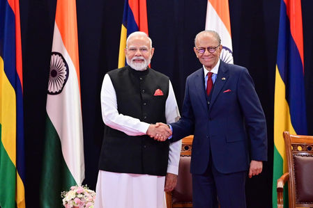वाराणसी पहुंचे मॉरीशस के प्रधानमंत्री, पीएम मोदी संग करेंगे द्विपक्षीय बैठक, गंगा आरती में होंगे शामिल