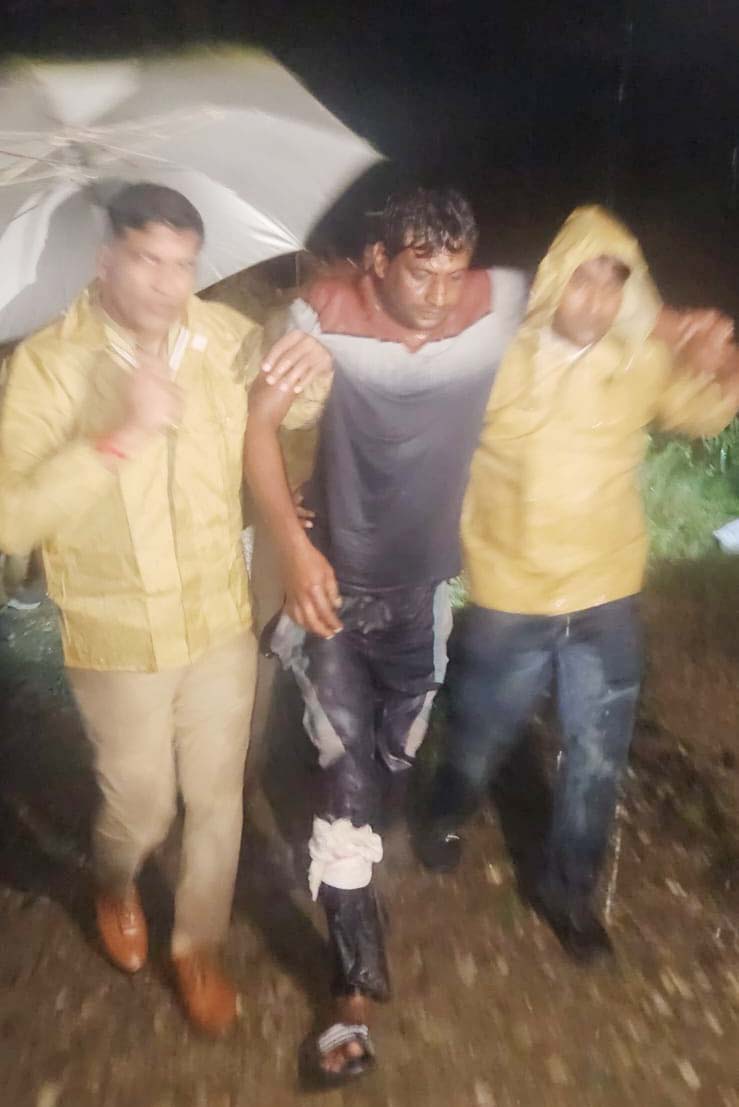 शामली में बाइक चोरी के दो इनामी बदमाश पुलिस मुठभेड़ में गिरफ्तार, अवैध हथियार बरामद