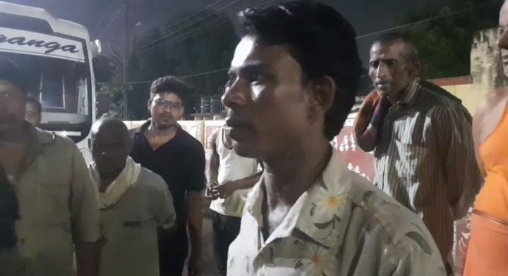 प्रयागराज में फ्लाईओवर के पास ट्रक की टक्कर से युवक की मौत, दो दोस्त घायल