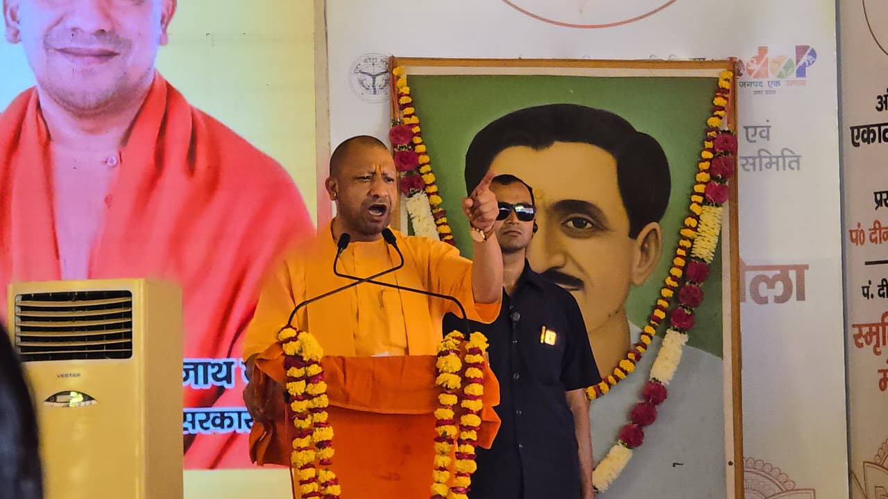 पीएम मोदी के आने के बाद देश की अर्थव्यवस्था तेजी से बढ़ी है - योगी