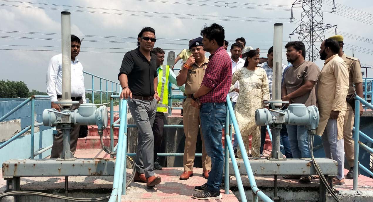 कैराना में 78.42 करोड़ की लागत से बने एसटीपी का डीएम ने किया निरीक्षण, लापरवाही पर सचिव और लेखपाल निलंबित