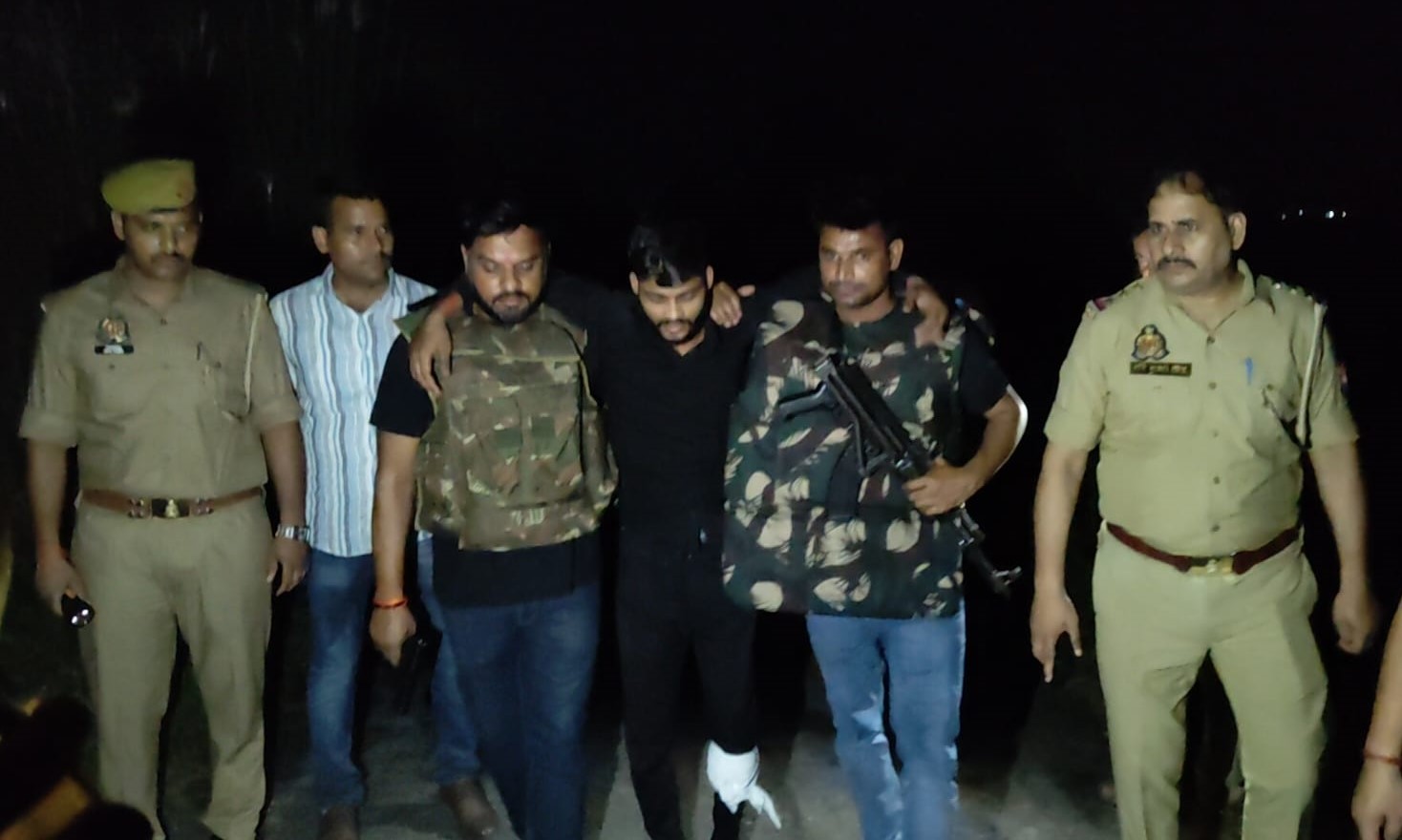अमेठी में मुठभेड़ के बाद शातिर चोर गिरफ्तार, पैर में गोली लगने से घायल
