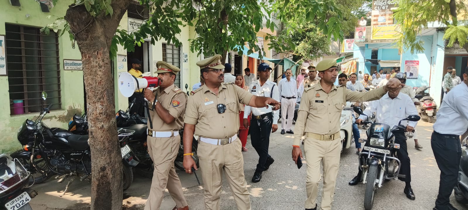 मुजफ्फरनगर में ट्रैफिक पुलिस की कार्रवाई, अवैध पार्किंग पर चालान, अतिक्रमण हटाया गया