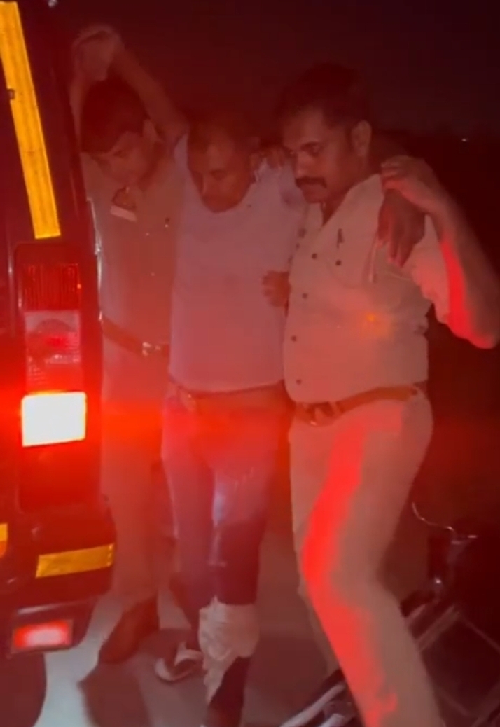 जौनपुर में पुलिस मुठभेड़ में शातिर बदमाश गिरफ्तार, पैर में गोली लगने के बाद दबोचा