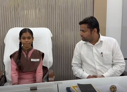मिशन शक्ति 5.0: गाजियाबाद में 7वीं की छात्रा बनी एक दिन की एसडीएम, फरियादियों की सुनी फरियाद