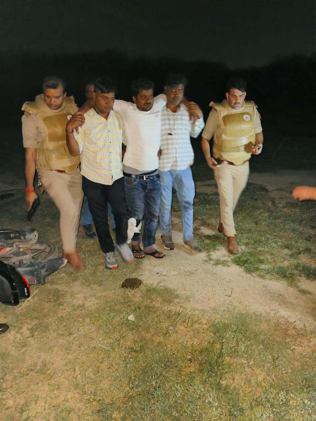वाराणसी में डाफी टोल प्लाजा के पास मुठभेड़, 25 हजार का इनामी बदमाश गिरफ्तार
