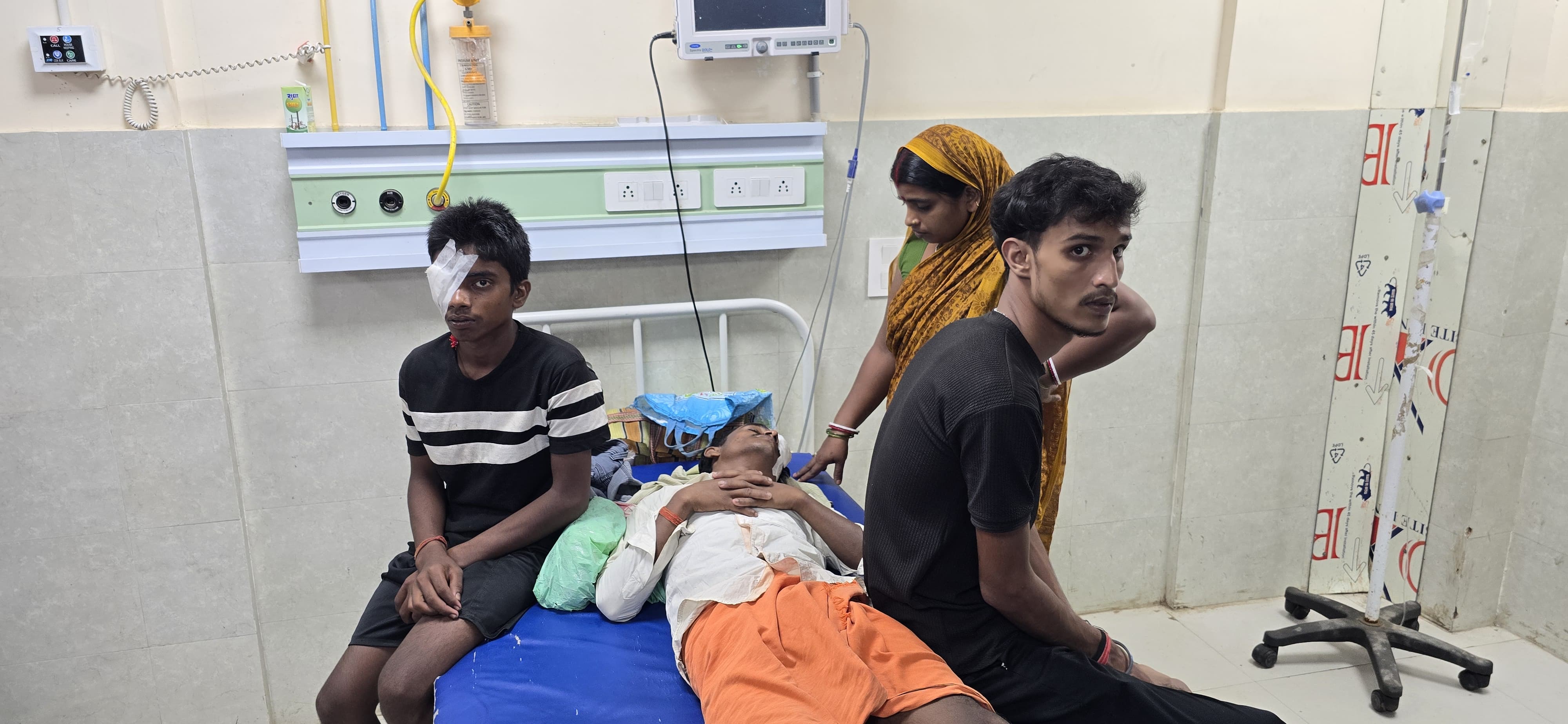 बिहार के अररिया जिले में तेजाब से हमला,दस युवक झुलसे,अस्पताल में भर्ती