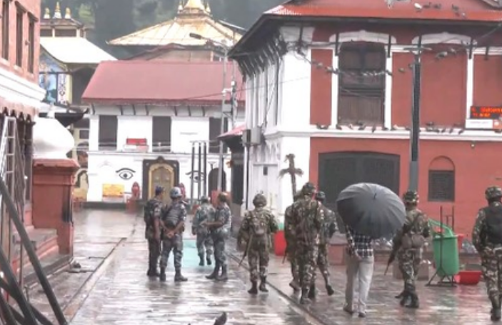 नेपाल में चप्पे-चप्पे पर सेना, नियंत्रण संभाला, कई उड़ानें रद्द,पशुपतिनाथ मंदिर बंद,आज प्रदर्शनकारियों से होगी वार्ता