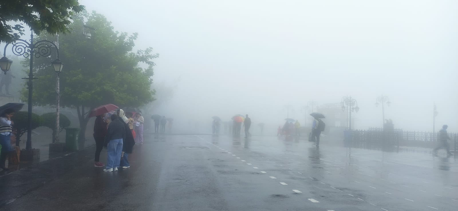 हिमाचल में फिर भारी बारिश का अलर्ट, अब तक 343 लोगों की मौत, 3690 करोड़ का नुकसान,चंडीगढ़-मनाली एनएच पर फंसे मालवाहक वाहन