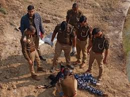 मेरठ में गंगनहर पटरी मार्ग पर अज्ञात महिला का शव मिला, गले पर चोट के निशान से हत्या की आशंका