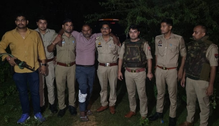 झांसी में मुठभेड़: रिटायर्ड फौजी से मारपीट करने वाला हिस्ट्रीशीटर जंगी गोली लगने से घायल, बेटा गिरफ्तार