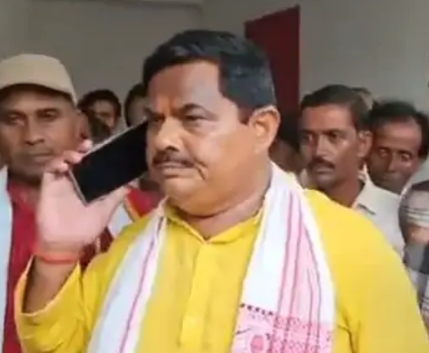 सीतापुर में पुलिस चौकी बनी भ्रष्टाचार का अड्डा? विधायक ने चौकी इंचार्ज को लगाई फटकार,एसपी को दी जानकारी