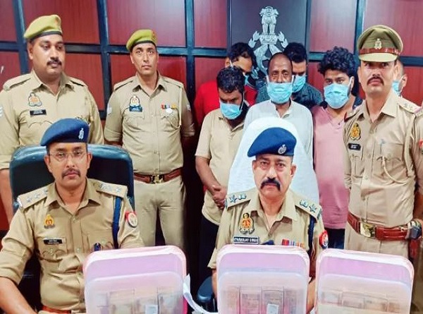 हापुड़ में 78 लाख के नोटों के साथ छह तस्करों को किया गिरफ्तार, असलहा और मोबाइल भी बरामद