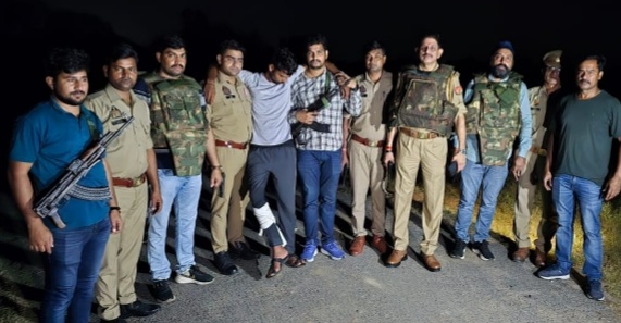 झांसी में पुलिस और बदमाशों की मुठभेड़, अरविन्द हत्याकांड का मुख्य आरोपित संजय घायल, दो साथी गिरफ्तार