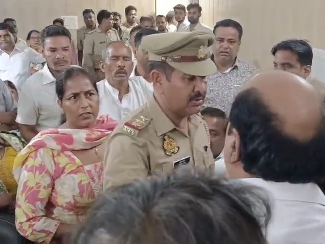 अमरोहा में पालिका बैठक में मारपीट, चेयरमैन के पति को महिला सभासद ने पीटा, हालत बिगड़ी, मेरठ में चल रहा इलाज
