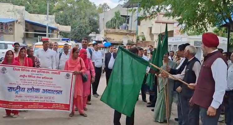 शामली में राष्ट्रीय लोक अदालत से पहले जनजागरूकता रैली को न्यायाधीश ने दिखाई हरी झंडी