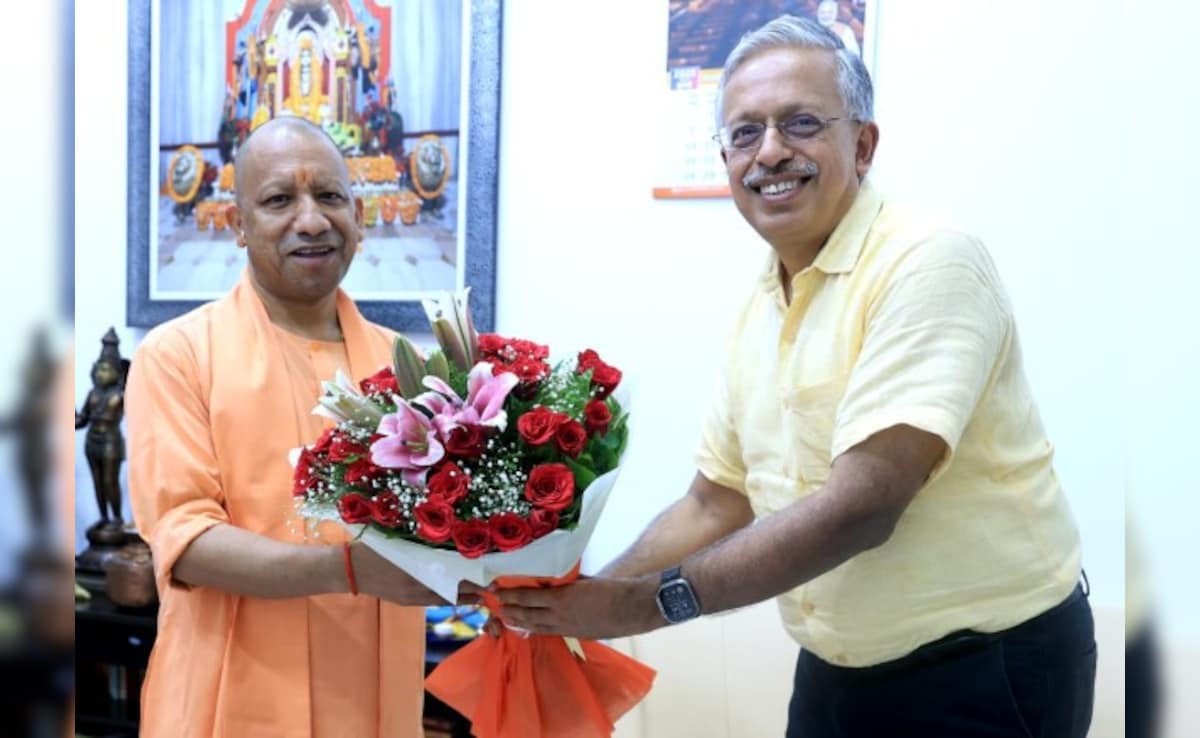 सवा महीने की छुट्टी के बाद मुख्य सचिव शशि प्रकाश गोयल ने संभाला कार्यभार
