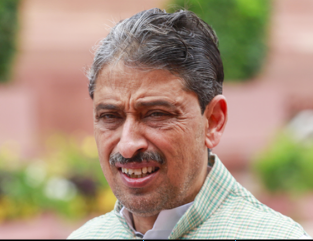 एच-1बी वीजा फीस बढ़ोतरी पर कांग्रेस सांसद ने एनडीए सरकार की विदेश नीति पर साधा निशाना
