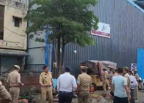 गाजियाबाद के शालीमार गार्डन में चला अतिक्रमण और नो-पार्किंग के खिलाफ अभियान, पुलिस ने दिखाई सख़्ती