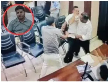 सीतापुर में हेडमास्टर ने BSA की ऑफिस में बेल्ट से कर दी पिटाई, हंगामे से दफ्तर में मचीअफरातफरी