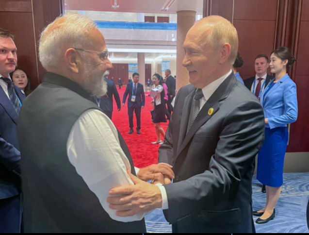 पुतिन संग बैठक में बोले पीएम मोदी, 'कठिन परिस्थितियों में भी भारत-रूस कंधे से कंधा खड़े रहे हैं...'