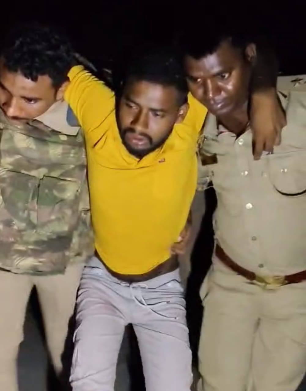 बलिया में नाबालिग से सामूहिक दुष्कर्म के आरोपी युवक को पुलिस मुठभेड़ में किया गिरफ्तार