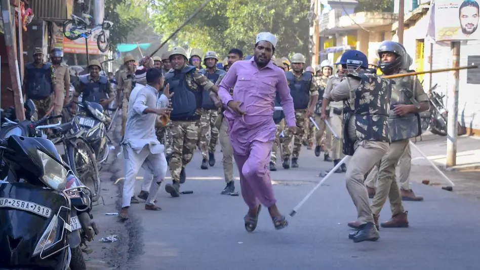 बरेली में 48 घंटे इंटरनेट सेवाएं बंद, पत्थरबाज़ी की जांच के लिए SIT गठित, तौकीर रजा खां समेत 8 गिरफ्तार