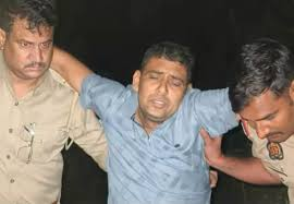 मेरठ में पुलिस की मुठभेड़ में तीन हथियार तस्कर गिरफ्तार, दो घायल