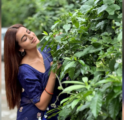 नीले रंग की साड़ी में अक्षरा सिंह को देख फैंस बोले, 'क्लासिक ब्यूटी तो इसे कहते हैं'