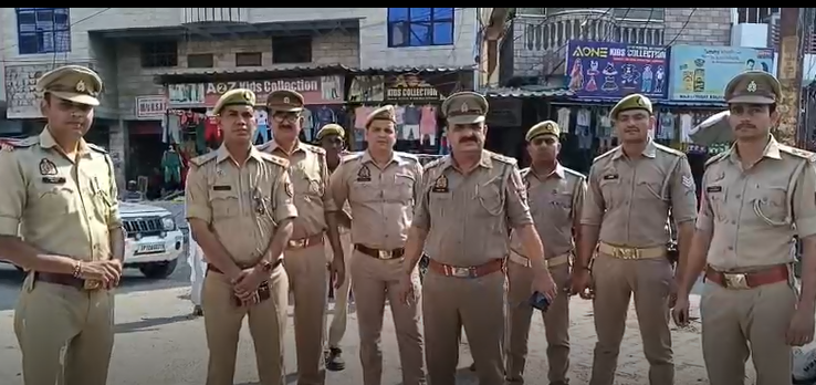 जुम्मे की नमाज को लेकर मुजफ्फरनगर में पुलिस अलर्ट, फ्लैग मार्च कर बनाया सौहार्द का माहौल