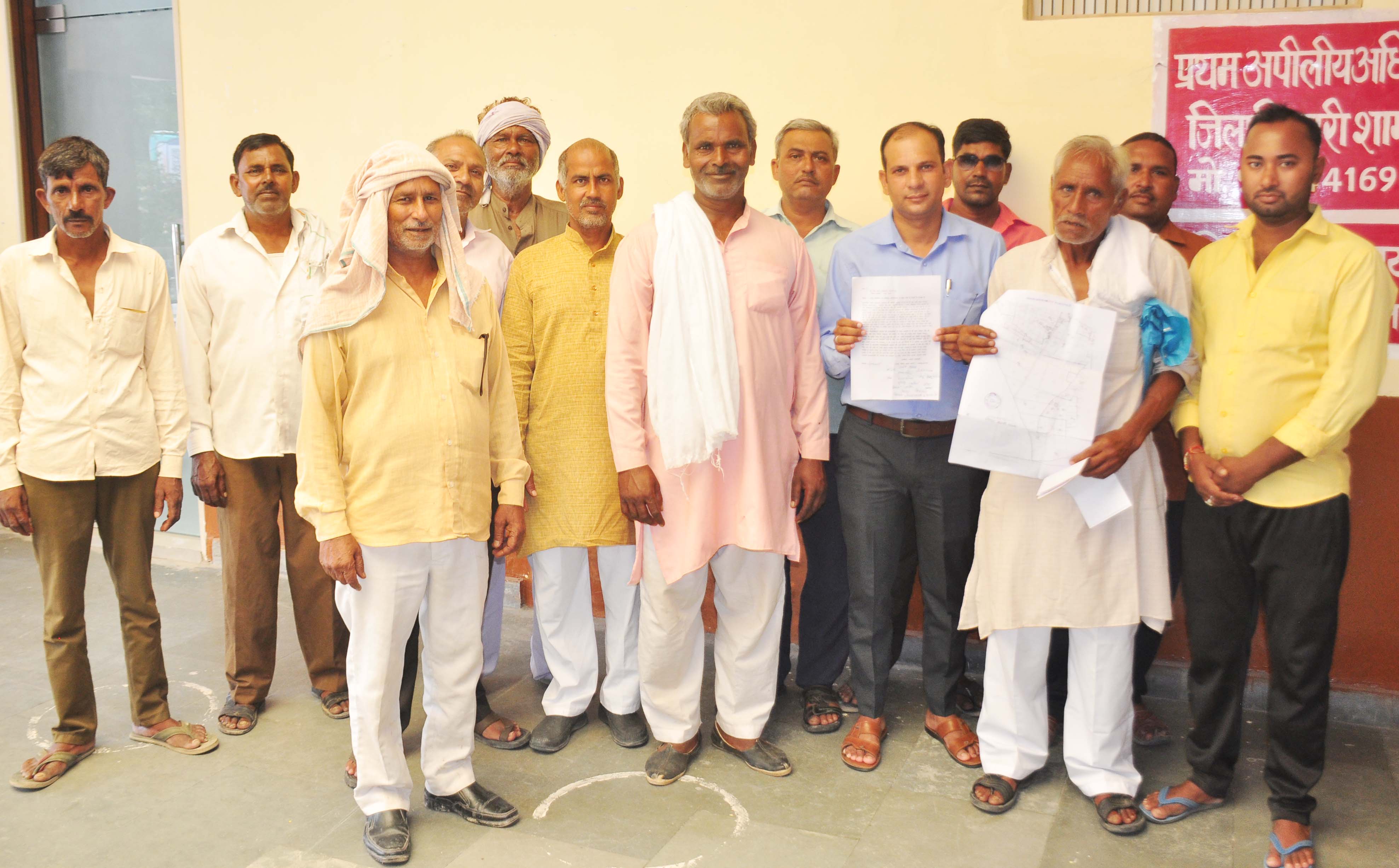 शामली: शिवनगर को बीबीपुर जलालाबाद मार्ग से जोड़ने की मांग, ग्रामीणों ने डीएम को सौंपा ज्ञापन