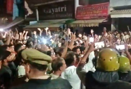 शाहजहांपुर में इस्लाम-विरोधी पोस्ट ने भड़काई आग, भीड़ ने की तोड़फोड़, पुलिस ने दर्ज की 200 लोगों पर FIR, शहर में तैनात हुआ भारी सुरक्षा बल, सोशल मीडिया पर सख्त नजर!