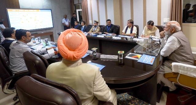 उत्तराखंड आपदा राहत:  प्रधानमंत्री ने उत्तराखंड के लिए 1200 करोड़ रुपये का पैकेज का ऐलान, पीड़िताें से मिले माेदी